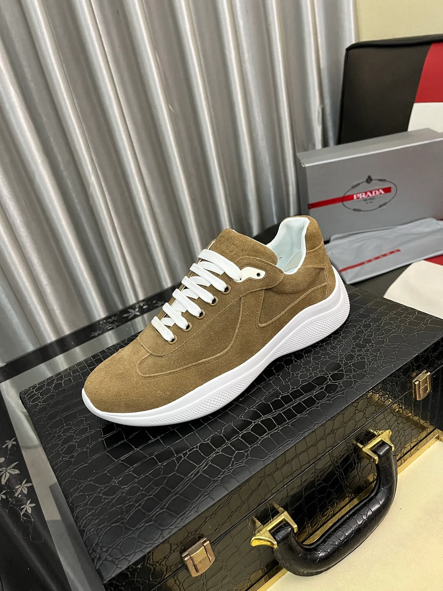 Men's shoes 💰400⌚️⌚️【PRADA】Prada casual shoes, originally developed 1:1, made of high-mercerized cowhide with imported cowhide, silk sheepskin lining, rubber outsole, comfortable and soft on the foot, size: 38-444️⃣Colors available